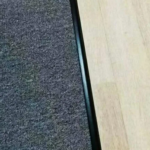 Vista 3 de Tira de borde de alfombra, protector de borde negro para suelos de vinilo, reductor de umbrales, tira de unión de piso, impermeable, autoadhesiva