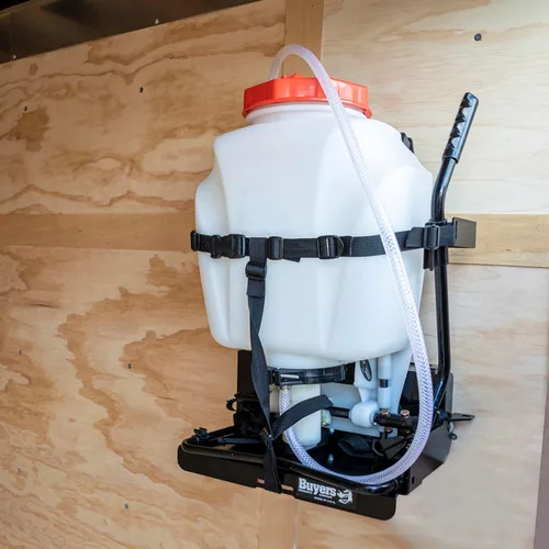 Vista 9 de Buyers Products LT23 - Estante pulverizador de mochila ajustable para remolques de paisaje, fácil almacenamiento para equipos y suministros