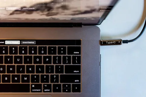 Vista 2 de Pacroban Cable USB tipo C a HDMI de fibra óptica - 4K 60Hz, compatible con Thunderbolt 3, largo (25 pies)