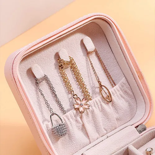 Vista 4 de Joyero pequeño de cuero, estuche portátil de viaje para anillos, colgantes, aretes, collares, organizador de pulseras, cajas de almacenamiento (rosa)