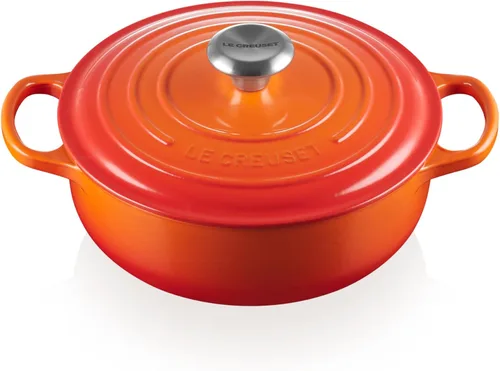 Vista 10 de Le Creuset Horno Sauteuse Signature de hierro fundido esmaltado, 3.5 cuartos, Caribe