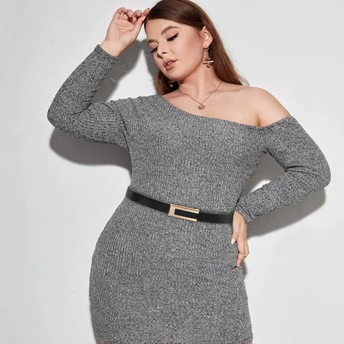 Vista 439 de Cinturón de cuero clásico con hebilla de metal para mujer con vestido de jeans