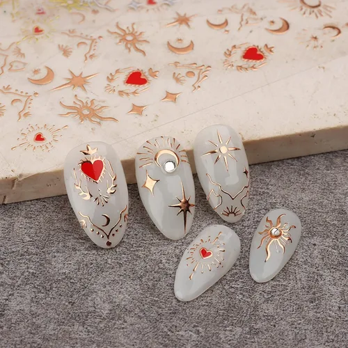 Vista 5 de TailaiMei Calcomanías para uñas de luna y estrella, para el día de San Valentín, calcomanías autoadhesivas de arte de uñas de corazón dorado