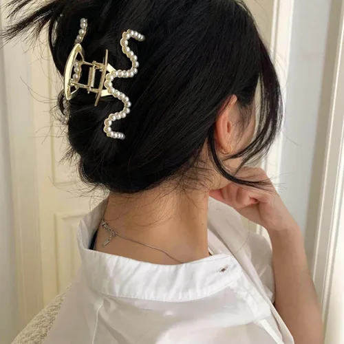 Vista 8 de Pinzas para el Cabello con Diamantes de Imitación, Textention Pinzas de Garra con Perlas de 3.4 Pulgadas para Cabello Grueso, Sujetadores