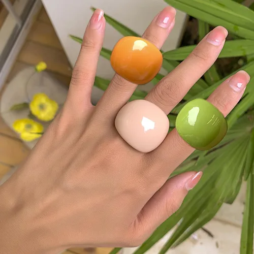 Vista 2 de Juego de anillos coloridos de acrílico grueso de banda ancha, anillos de resina gruesos para nudillos, anillos apilables, joyería Y2K para mujeres