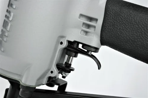 Vista 3 de PneuTools SN2283H Clavadora de marco de 21 grados con gancho para vigas