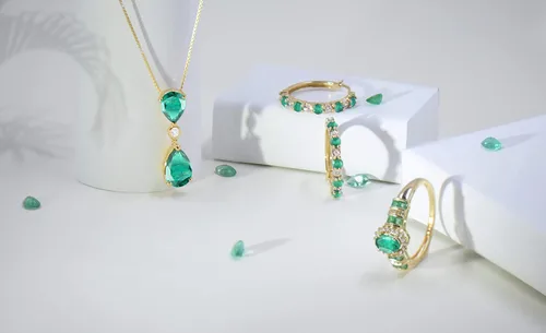 Vista 4 de Anillo de diamantes con piedras preciosas auténticas, diseño alternativo de piedras preciosas y diamantes genuinos, piedra central rodeada de halo