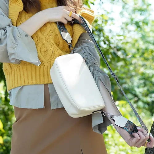 Vista 5 de Bolsos cruzados de cuero para mujer Monederos cruzados de cuero genuino para mujer de moda - Bolsos colgantes de hombro pequeños y correa ancha