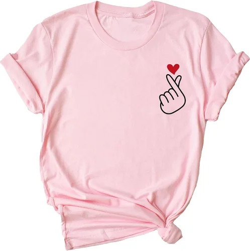 Vista 3 de Camiseta coreana Saranghae Finger Heart I Love You, camiseta coreana de mercancía pop, ideas de regalo de cumpleaños para K-Drama y fanáticos