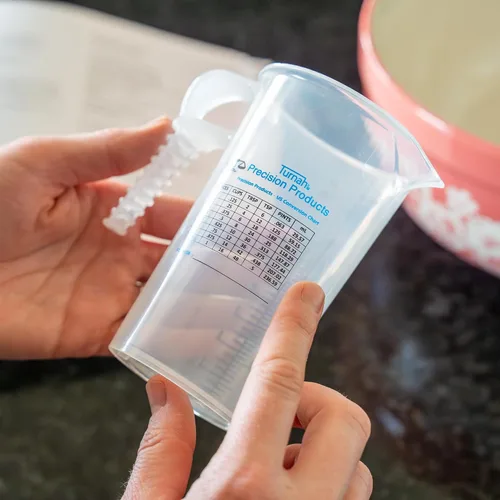 Vista 2 de Jarra de medición de 1 taza de 8 onzas con práctica tabla de conversión – Grado alimenticio – Ideal para cocinar, aficiones en el hogar, acuarios