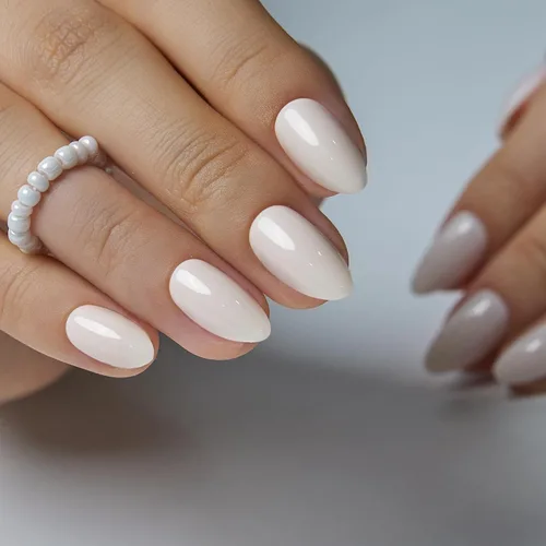 Vista 4 de CurvLife Uñas a presión de almendras medianas, color blanco lechoso A9 - Susurro de crema