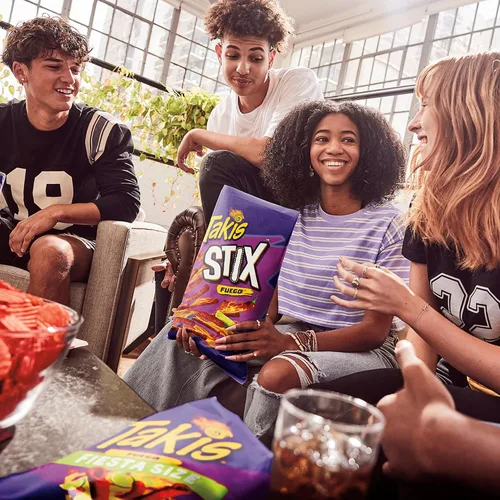 Vista 5 de Takis Fuego Stix - Palitos de maíz para aperitivos, bolsa de 9.9 onzas
