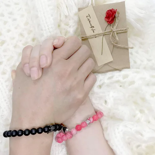 Vista 2 de Ymeeaa Couples Bracelets King&Queen Crown His and Her Bracelets Heart Matching Bracelets Long Distance Relationship Gifts for Boyfriend and