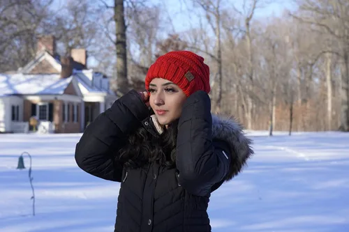 Vista 2 de Funky Junque Gorro holgado de punto trenzado de gran tamaño, grueso, suave, de gran