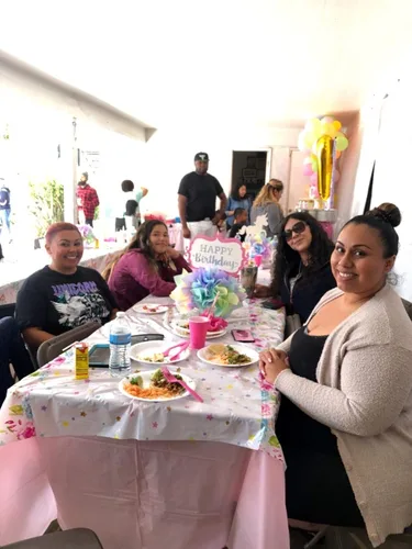 Vista 7 de Decoraciones de fiesta de cumpleaños con temática de unicornio, mantel de plástico, 53 x 90 pulgadas, mantel desechable Suministros mágicos