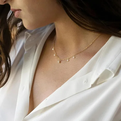 Vista 3 de Collner Delicado collar de perlas chapado en oro de 14 quilates, bonito collar de perlas individuales elegante gargantilla de perlas pequeñas