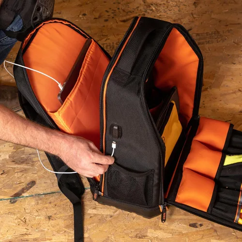 Vista 9 de La mochila Klein Tools 62805BPTECH Tradesman Pro Extra-Large Tech Tool Backpack con 28 bolsillos, bolsa para herramientas para laptop con fondo