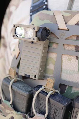 Vista 5 de Streamlight 14032 Sidewinder Linterna táctica militar con articulación de cabeza y baterías, Coyote