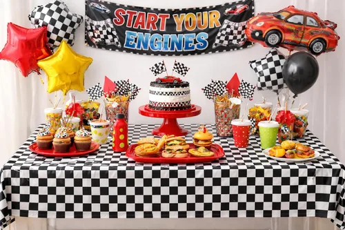 Vista 3 de Mantel desechable para fiestas con motivo de bandera de meta de carreras de automovilismo, a cuadros negros y blancos, de GIFTEXPRESS® (paquete de 2)