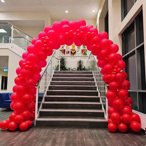 Vista 7 de Lukiituke Kit de arco de globos rojos de 129 piezas, globos de látex rojos de diferentes tamaños para boda, despedida de soltera, aniversario