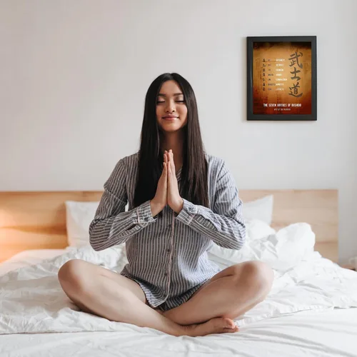 Vista 3 de Seven Virtues Of Bushido - Arte de pared con citas inspiradoras, decoraciones de pared motivacionales, impresión de pergamino envejecido perfecta