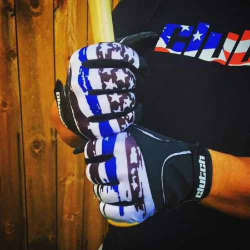 Vista 3 de Guantes Clutch Sports Apparel para batear en béisbol y sóftbol con bandera americana, buen agarre y ajuste de dedo, malla de alto rendimiento