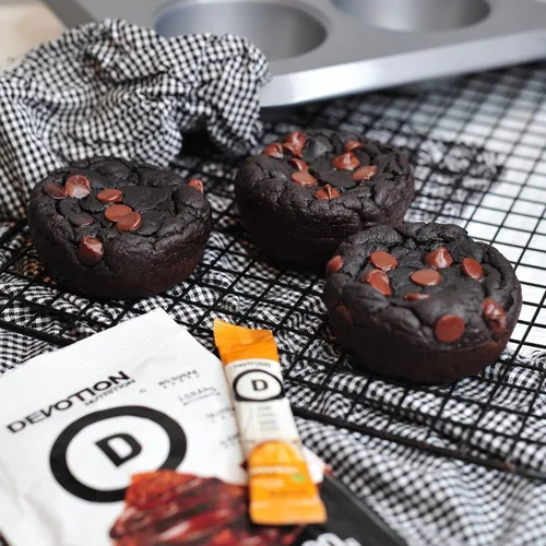 Vista 9 de Devotion Nutrition Proteína en Polvo Brownie Batter – Mezcla de 20g de Proteína Aislada de Suero y Caseína – Sin Azúcar Añadido, Bajo