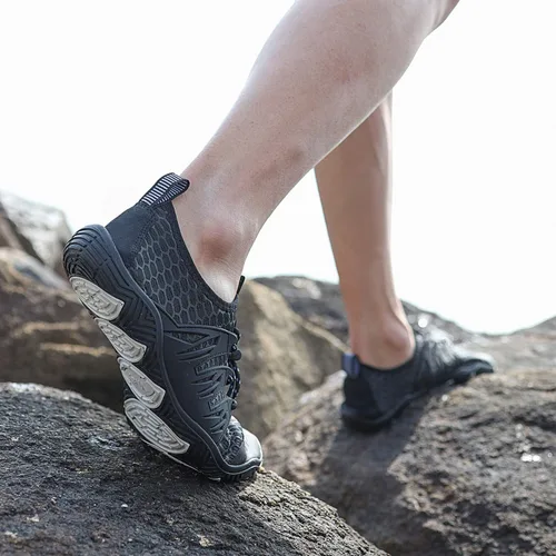 Vista 6 de MAYZERO Zapatos de agua para hombres y mujeres, zapatos de surf, playa, piscina, zapatos de punta ancha, senderismo, zapatos de agua, zapatillas
