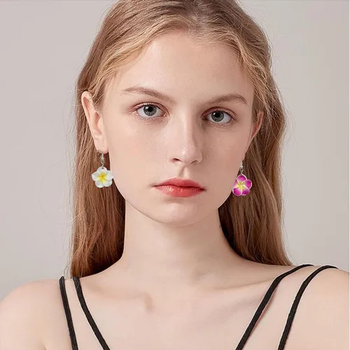 Vista 3 de QUSIJIA Juego de 4 pares de aretes colgantes bohemios tropicales para mujeres y niñas con plantas hawaianas y margaritas