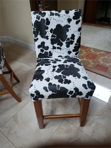 Vista 4 de Tapicería de vinilo con textura en relieve, piel falsa con estampado de vaca, 54 pulgadas de ancho, vendido por The Yard (negro)