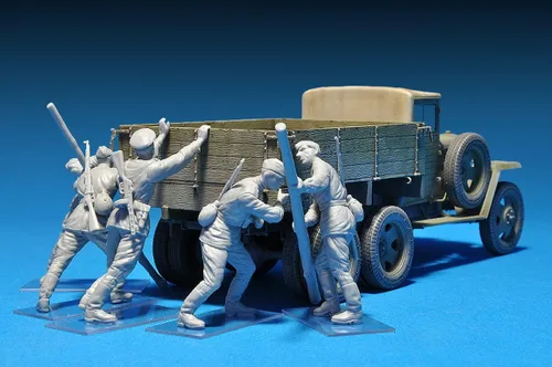 Vista 6 de Miniart 1:35 Empujar soldados soviéticos Kit de modelo de plástico