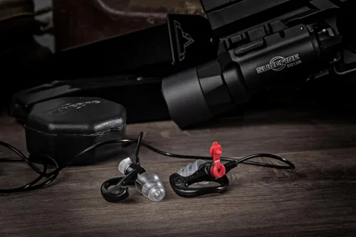 Vista 10 de Defensores sónicos Plus Surefire EP4 Tapones para los oídos, Triple diseño con brida, reutilizable, M