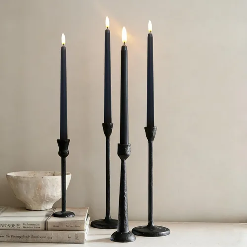 Vista 2 de Velas cónicas sin llama negras con control remoto, velas LED parpadeantes que funcionan con pilas, juego de 6