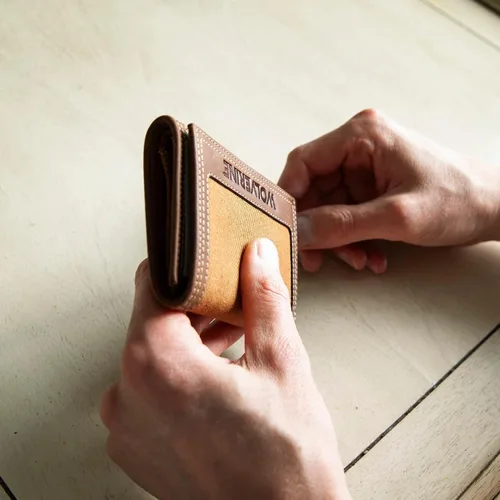 Vista 5 de WOLVERINE Men's CanvasLeather Trifold Wallet