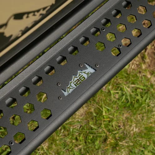 Vista 7 de IAG EZ-Step de longitud completa para Ford Bronco 2021+ con rockrails (4 puertas, placa con logotipo Area 51, 1 par)