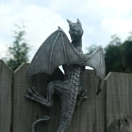 Vista 2 de Colgador de valla de gárgola con alas de dragón para decoración de pared al aire libre, estatua colgante detallada, dragón gótico trepador grotesco