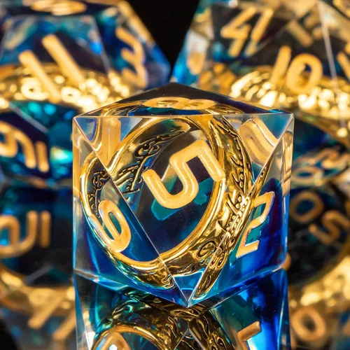 Vista 7 de OUKELANWO Magic Lord Rings - Juego de dados DND con caja, 7 piezas de dados LOTR D&D de resina para juegos de rol, dados azul dorado de Dungeons