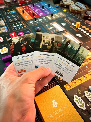 Vista 4 de Hegemony: Liderar tu clase hacia la victoria - Juego único asimétrico basado en cartas, juego de mesa político económico, a partir de 14 años, 2-4
