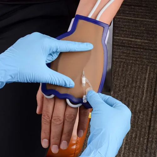 Vista 4 de IV Kit de práctica, entrenador de inyección de mano dorsal portátil Piel de silicona, Flashback simulado e inserción de catéter, Acceso venoso