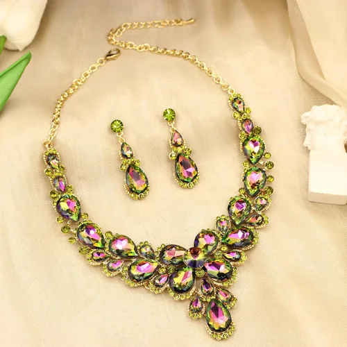 Vista 3 de Juego de joyas de cristal austriaco para mujer, diseño de lágrima de cristal austríaco, collar y aretes colgantes, para boda, fiesta, graduación