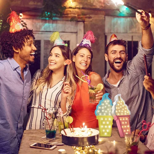 Vista 5 de Mudder 2 piezas de decoración de helado LED de madera, luz nocturna romántica, luz romántica, lámpara de fiesta temática de helado, luces LED