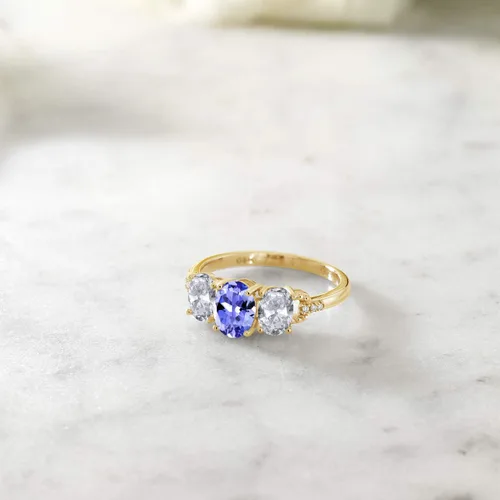 Vista 4 de Gem Stone King Anillo de compromiso de oro amarillo de 10 quilates con acento de diamante de tanzanita azul y topacio blanco para mujer