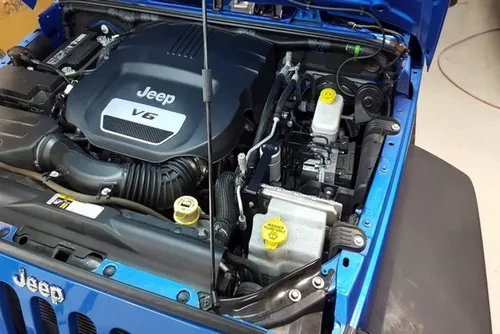 Vista 2 de J&L Oil Separator Co. Separador de aceite 3.0 compatible con 2012-2017 JK Wrangler lado del conductor (plateado)