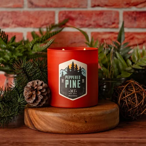 Vista 6 de Manly Indulgence Velas perfumadas de pino con pimienta para hombres, 2 mechas, mezcla de soja prémium de 15 onzas, quemaduras 60H, velas