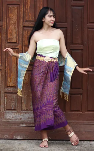 Vista 2 de RaanPahMuang Tailandia Oriental Isaan Estilo Señoras Wrap Falda Sarong Tejido Arte