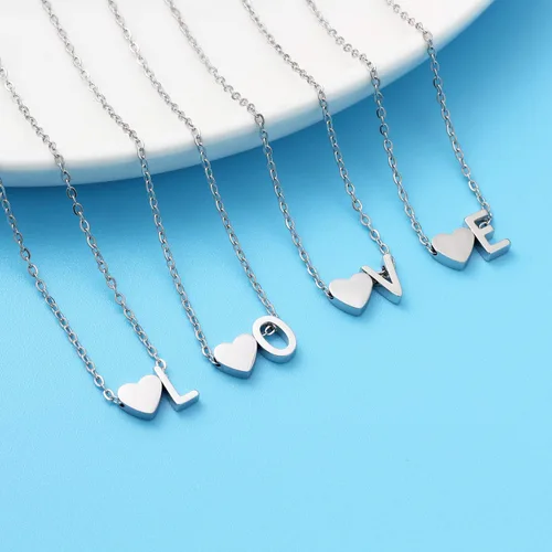 Vista 2 de Glimmerst Collar con inicial de corazón para mujer, de acero inoxidable, pequeño, con letra de corazón, collar con nombre personalizado