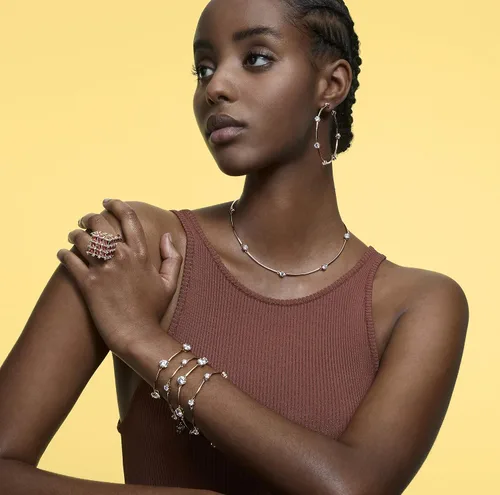 Vista 5 de SWAROVSKI Constella Hoop Earrings Collection
