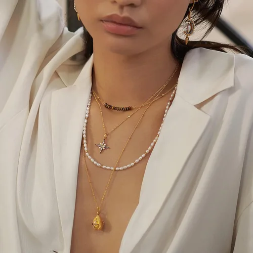 Vista 2 de PERNNLA PEARL Gargantilla de Cadena de Bolas de Satélite de Bordillo Chapada en Oro de 18K, Collar de Barra con Cuentas de Turquesa Sintética