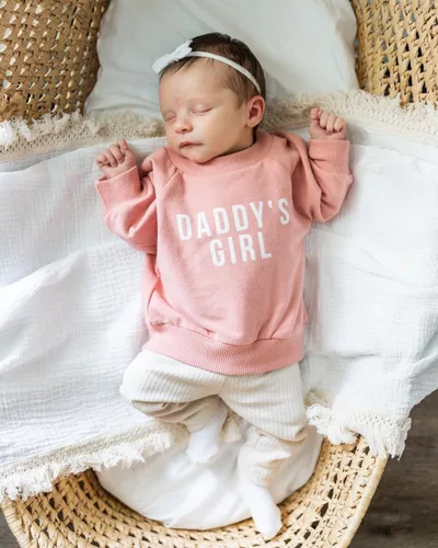 Vista 2 de wdehow Sudadera de manga larga con estampado de letras para niñas pequeñas, pantalones de color sólido, ropa de otoño e invierno de 2 piezas