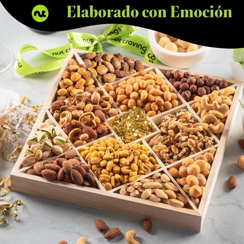 Vista 3 de NUT CRAVINGS - Cesta de regalo de nueces mixtas en bandeja de madera de diamante reutilizable + cinta verde (12 surtidos) golosinas para adultos